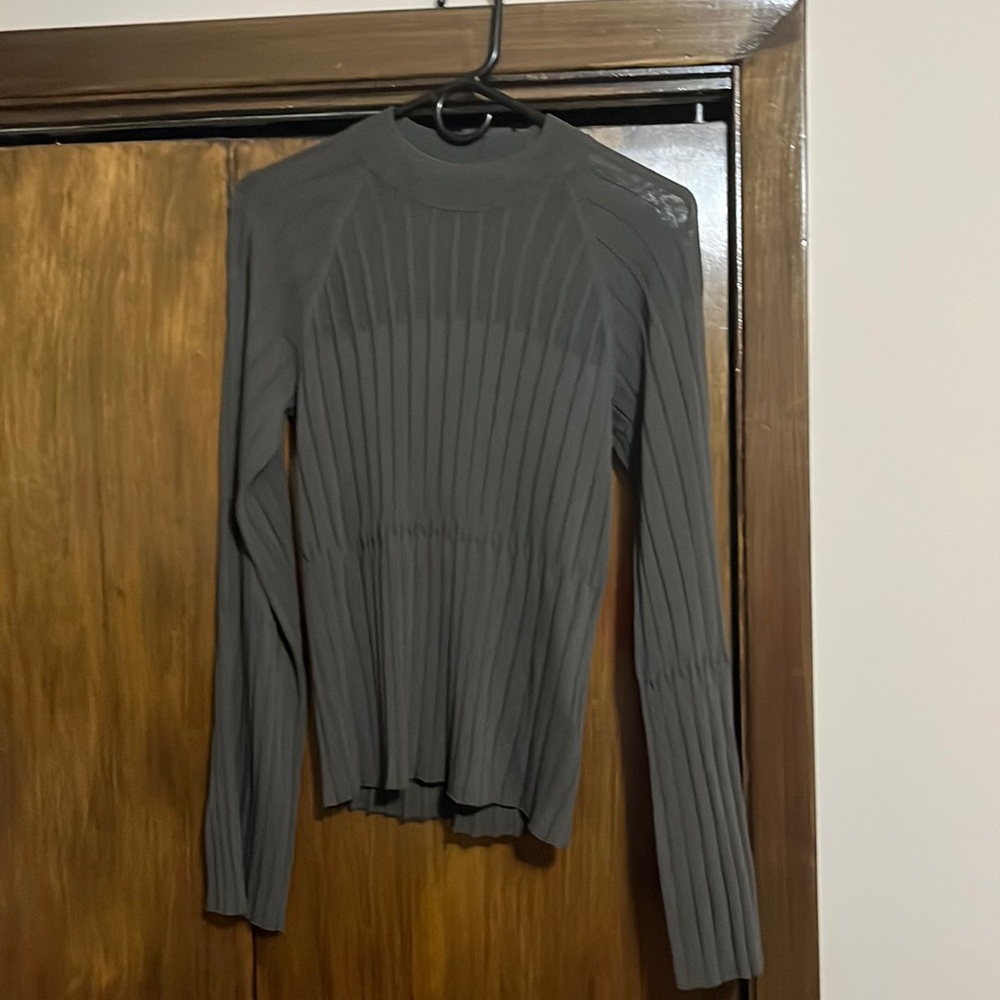 Club Monaco bell sleeved multi ribbed top